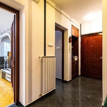 Dorn Apartment *